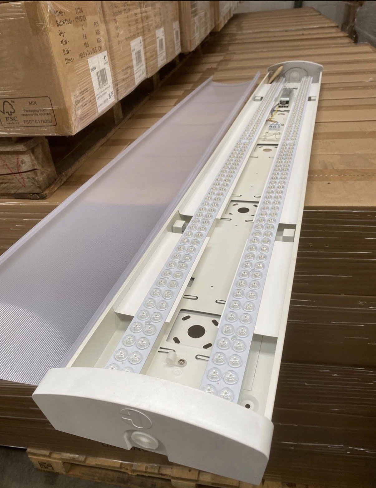 40 X 4FT COLLINGWOOD LED BATTEN 4000K EMERGENCY RRP £ 5,040