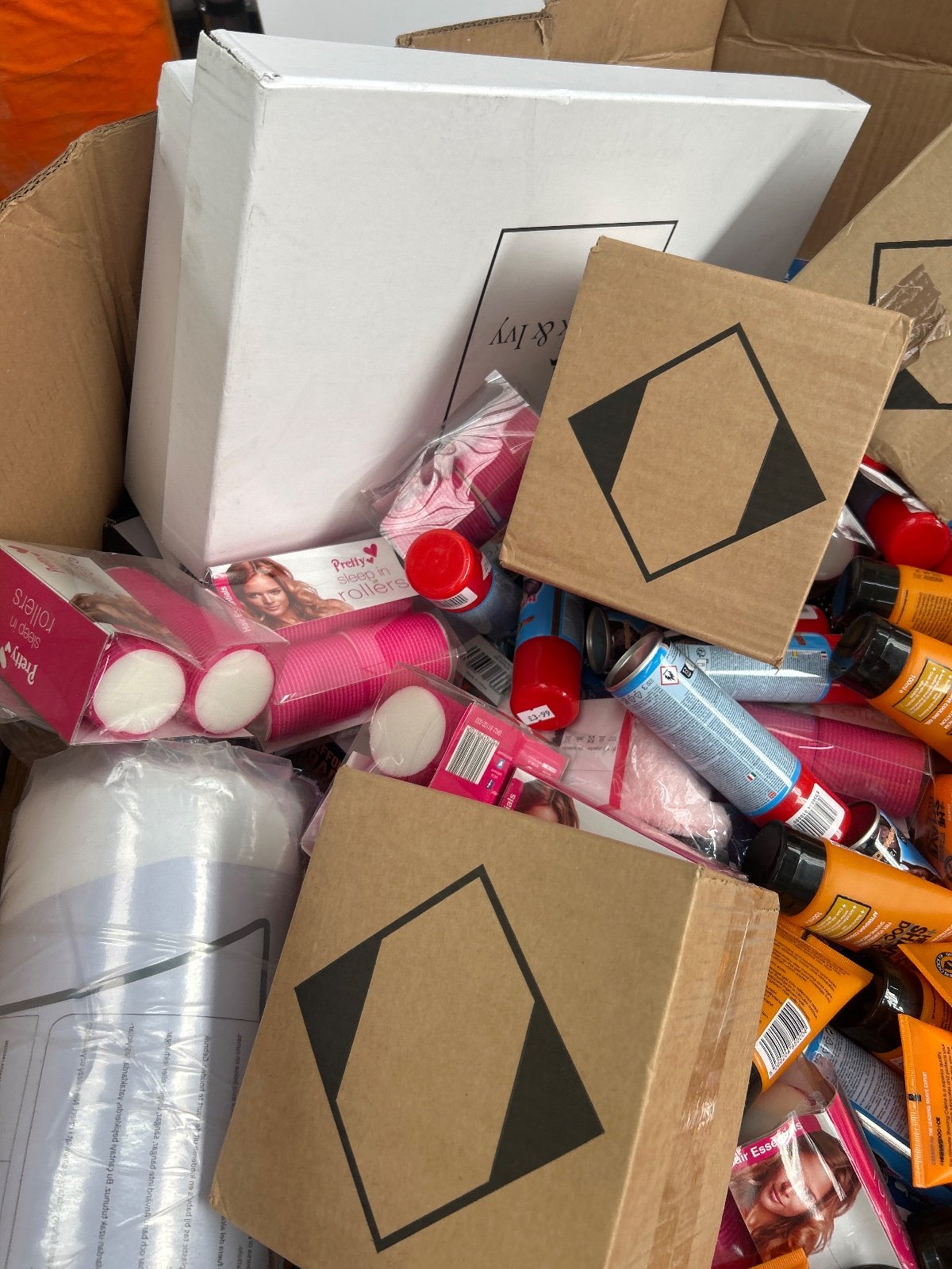 HUGE RESELLER PALLET MIXED STOCK — photo 2