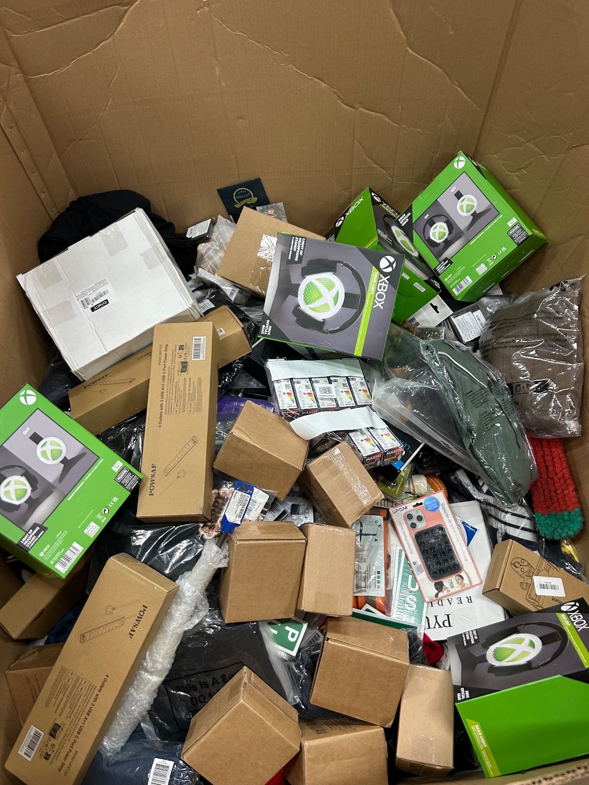 400 Pieces Amazon Reseller Pallet — photo 4