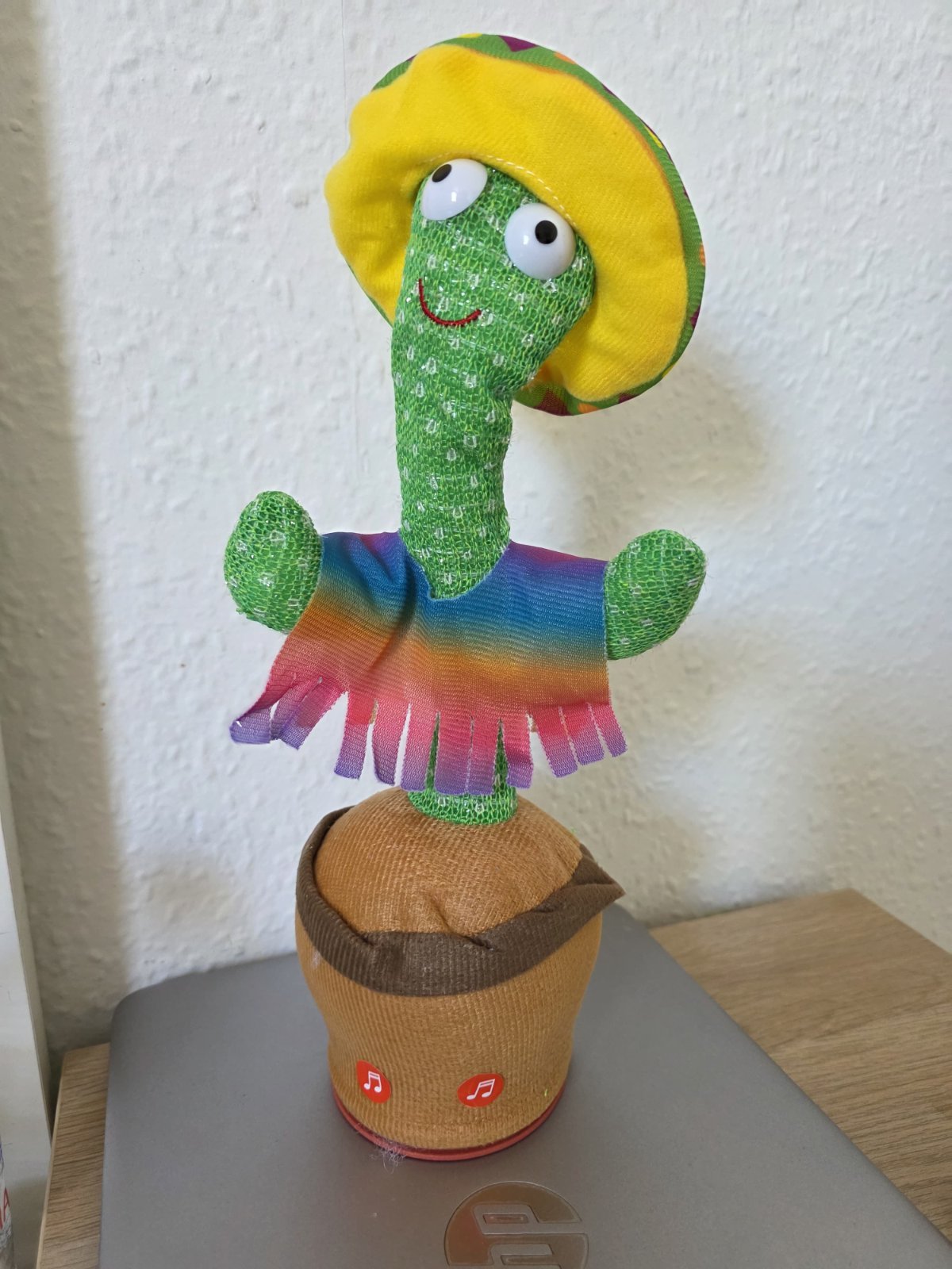 100x DANCING TALKING CACTUS  3 different designs, dancing and talking, rechargeable with usb cable and box, English songs — photo 5