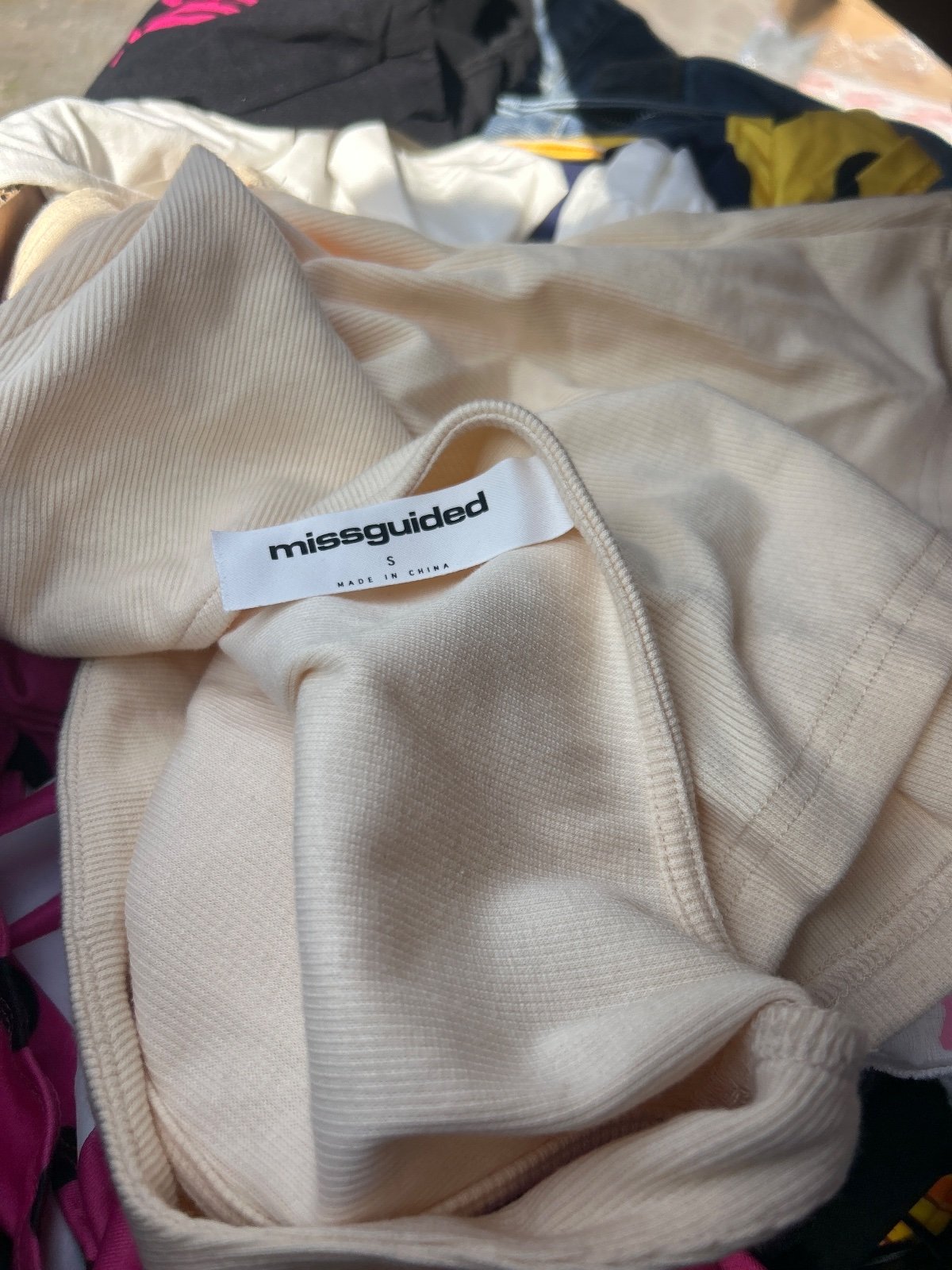 MEGA PALLET: 2000x Missguided Clothing Pallet — photo 3