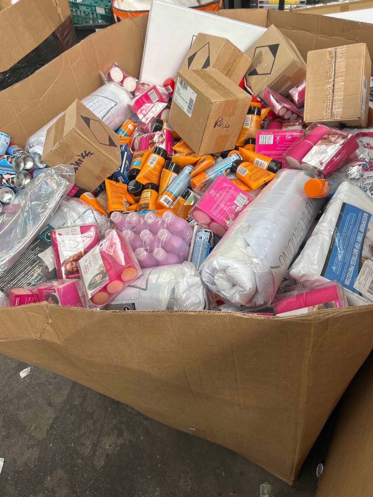 HUGE RESELLER PALLET MIXED STOCK