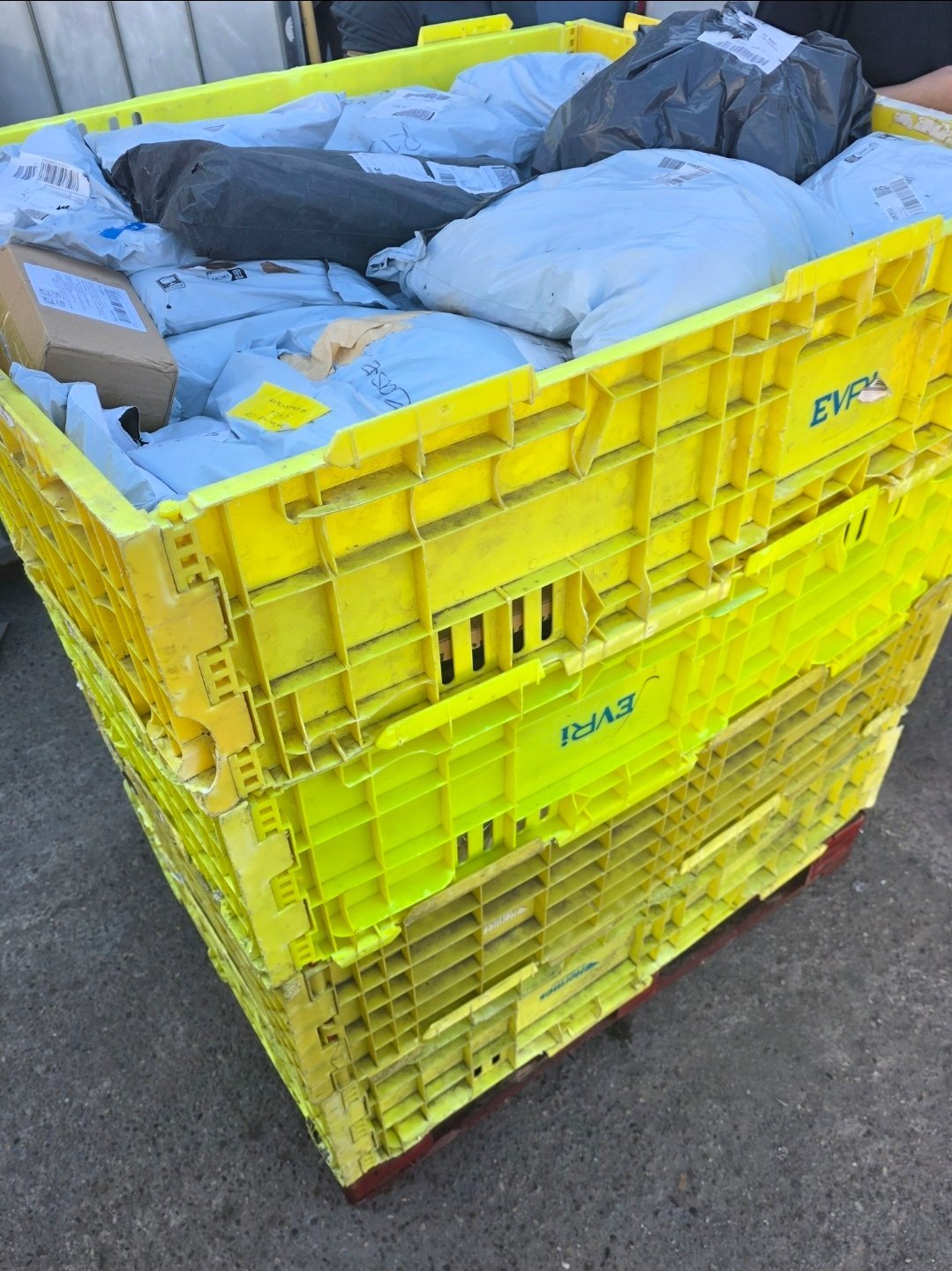 Monster Pallet Brand New Sealed Undelivered RTS / Failed Delivery Customer Parcels Massive mixed pallet of brand new, sealed, unopened customer parcels.