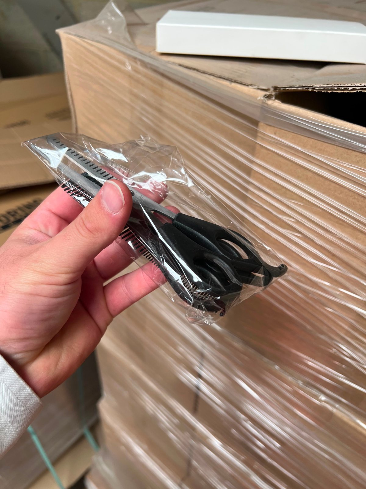 JobLot: 1750x High-Quality Hairdresser & Barber Sets