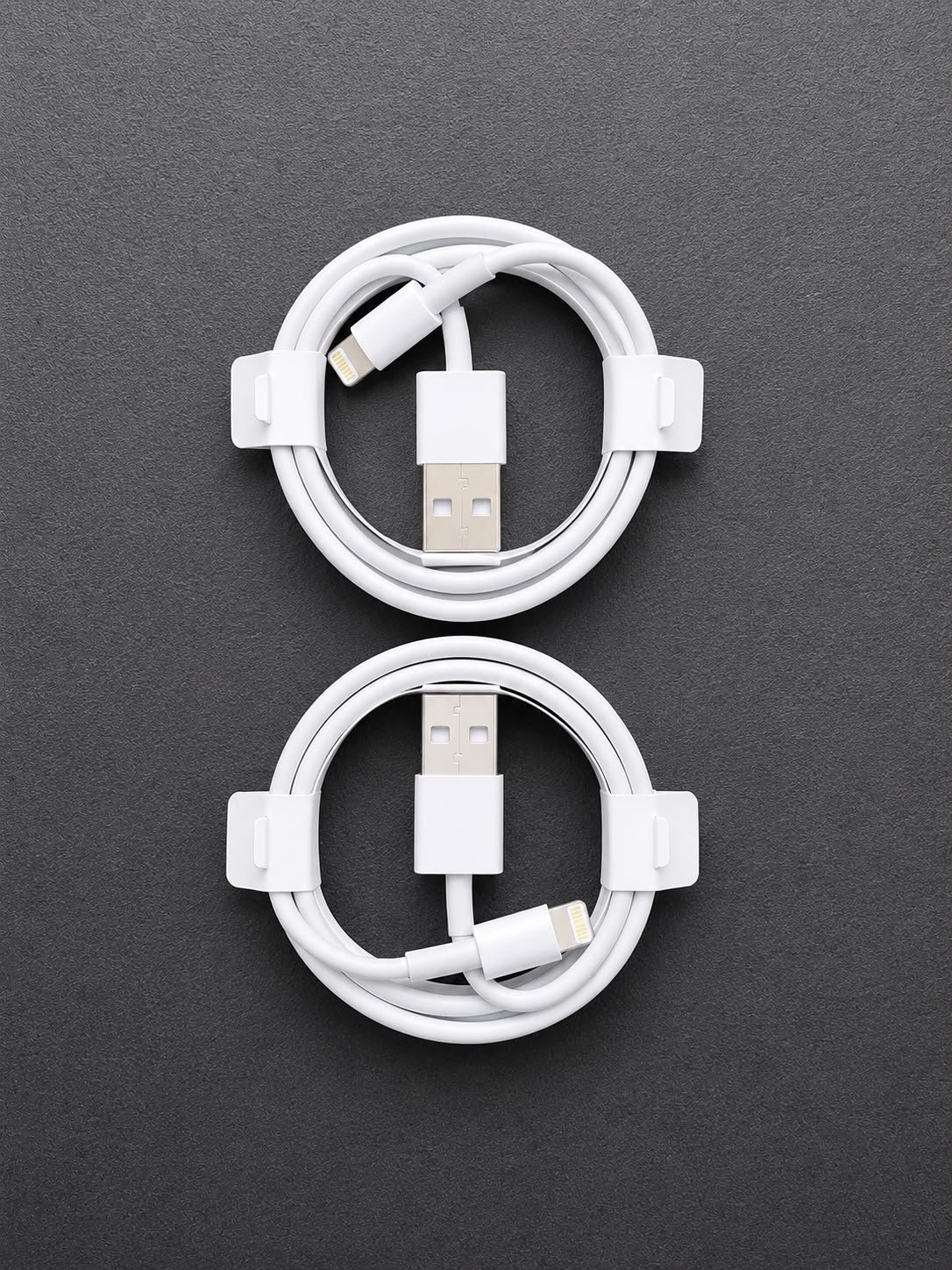 Genuine Apple MQUE2ZM/A USB-A to Lightning Cable 1M — photo 3