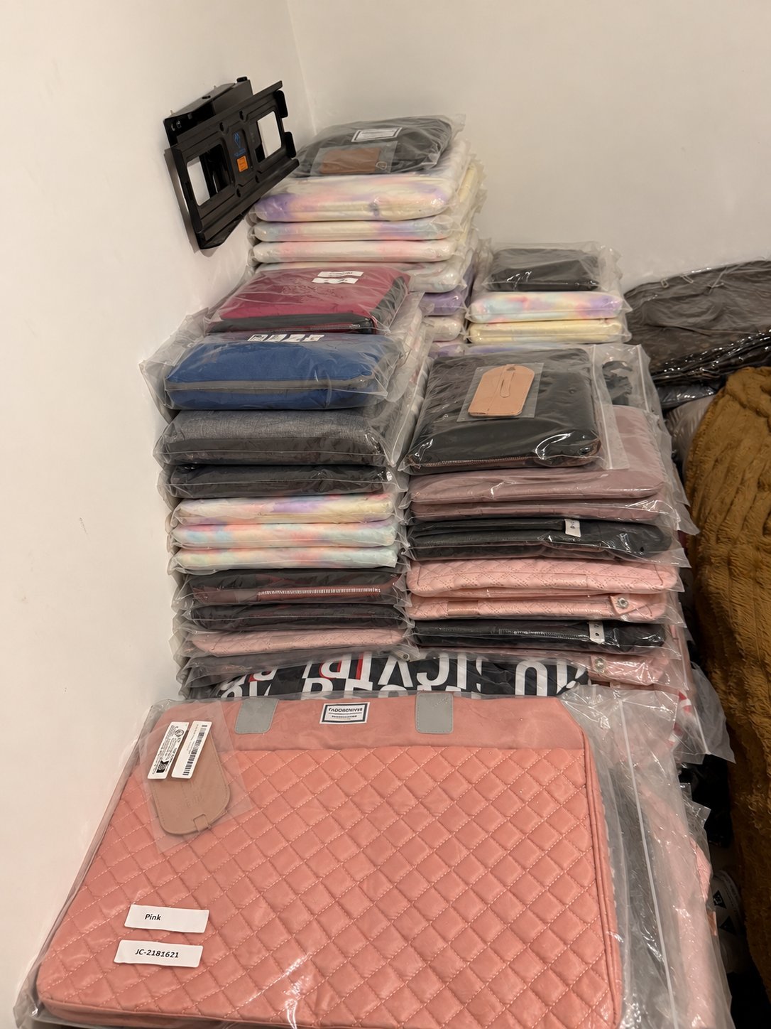 300 brand-new J'ADOREENVIE branded Travel, Duffel & Weekender Bags — photo 2