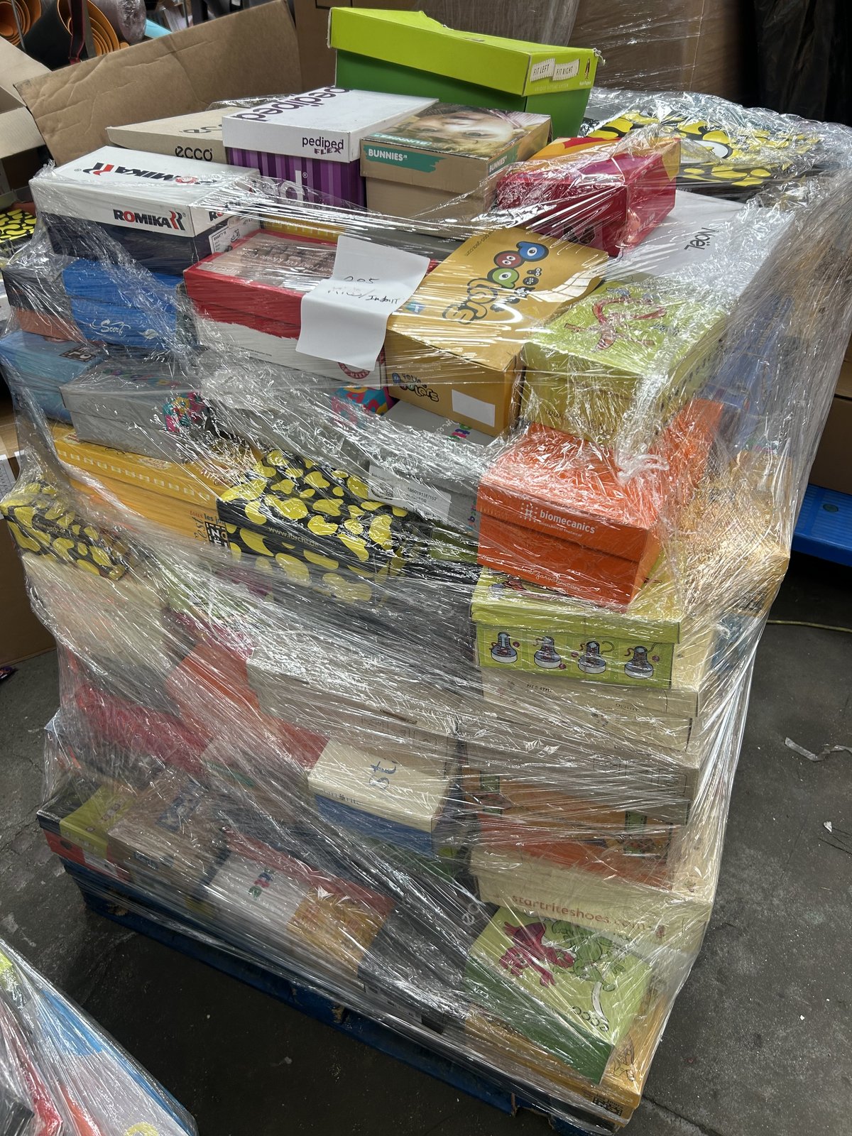 200x Kids Branded Shoe Pallet