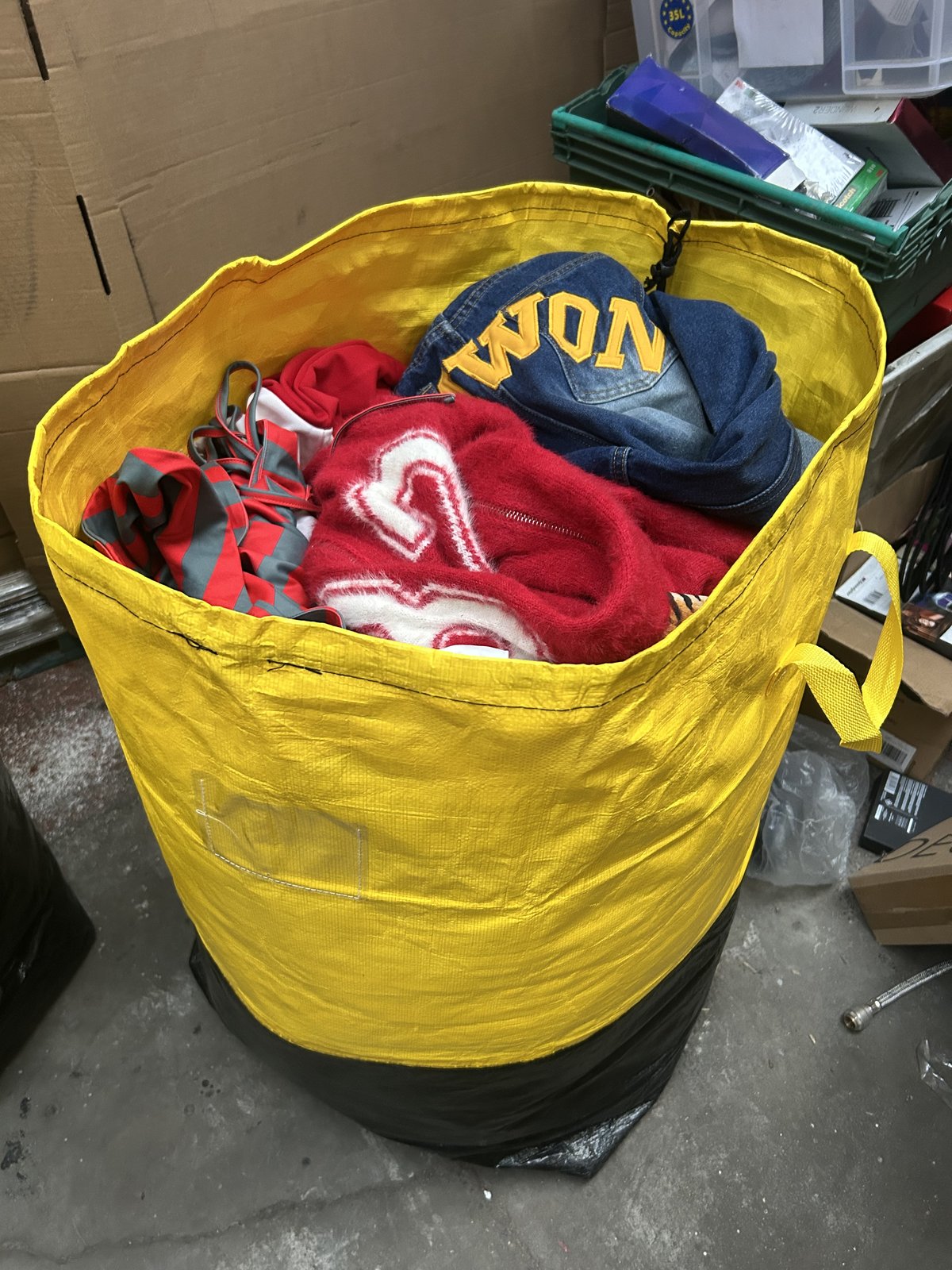 30KG Vinted Reseller Clothing Sample Box