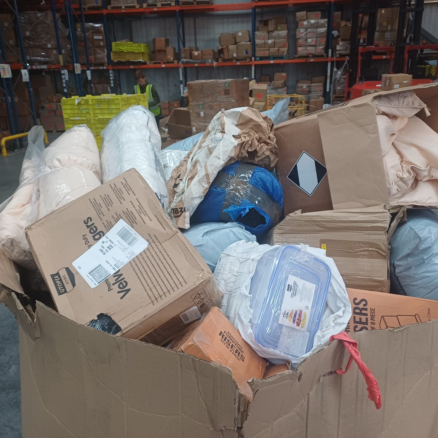50 Pallets of Mixed Customer Return Inventory Available in Derby — photo 2