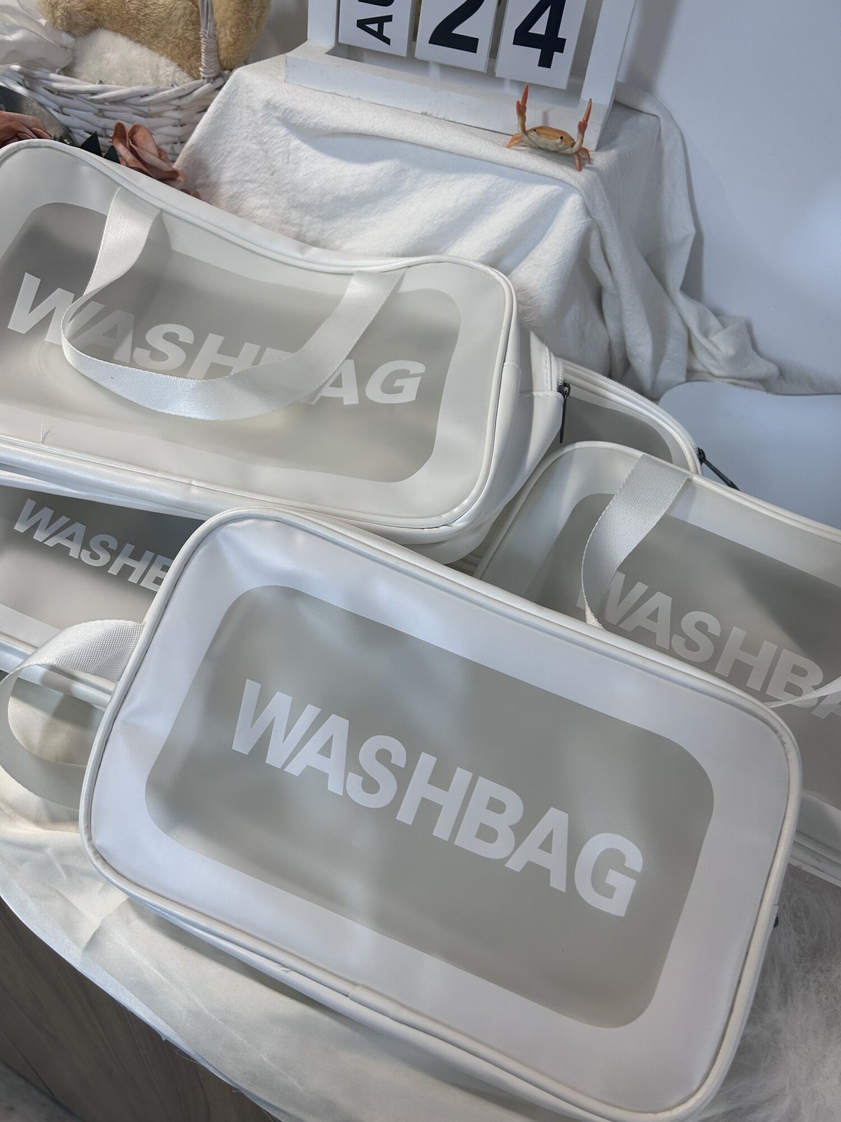 Source photograph for 80x Mixed Size Cosmetic Wash Bags - White / Pink Random Colours - New