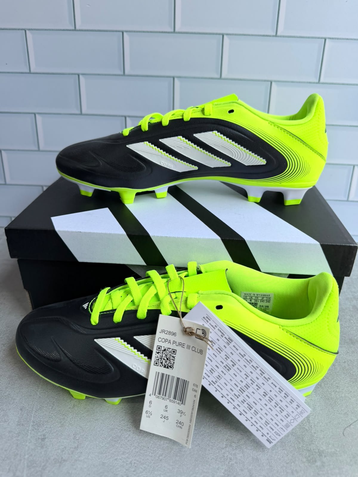 Adidas Trainers mixed sizes women's and mens — photo 2