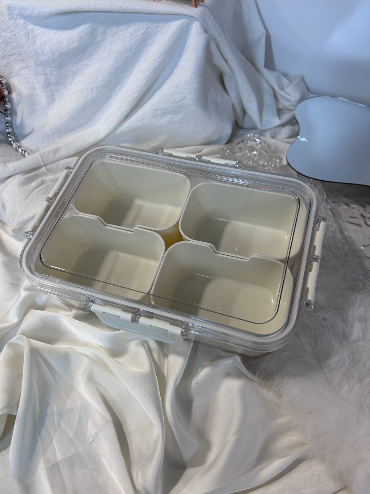4x Four-Compartment Bento Lunch Boxes – Clear & Cream, New — photo 2