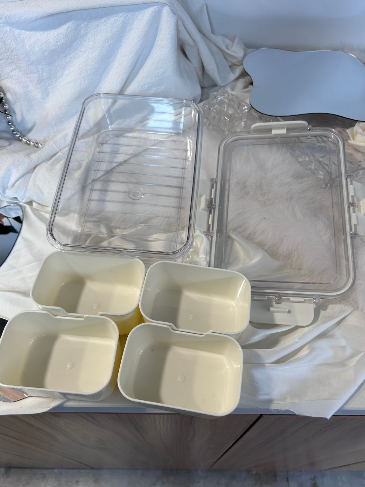 4x Four-Compartment Bento Lunch Boxes – Clear & Cream, New — photo 7