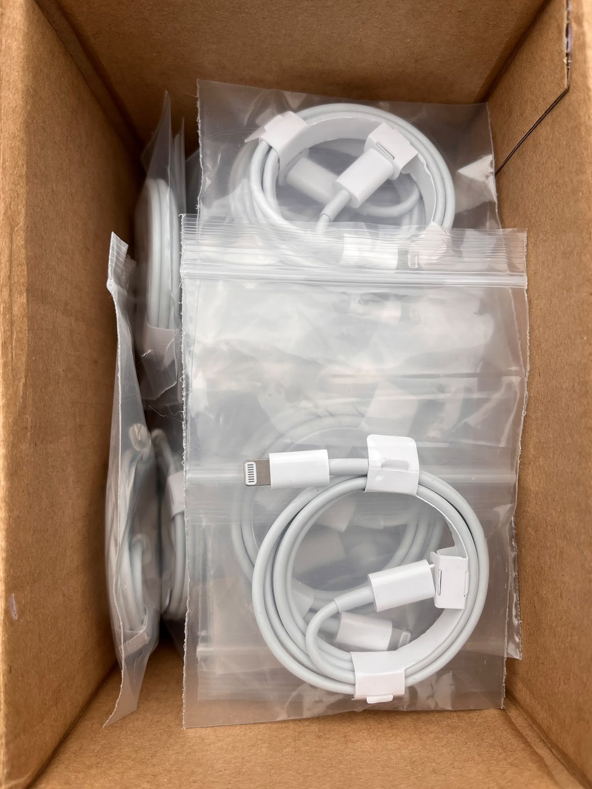 10x Genuine Apple USB-C to Lightning Cable – 1 Metre — photo 4