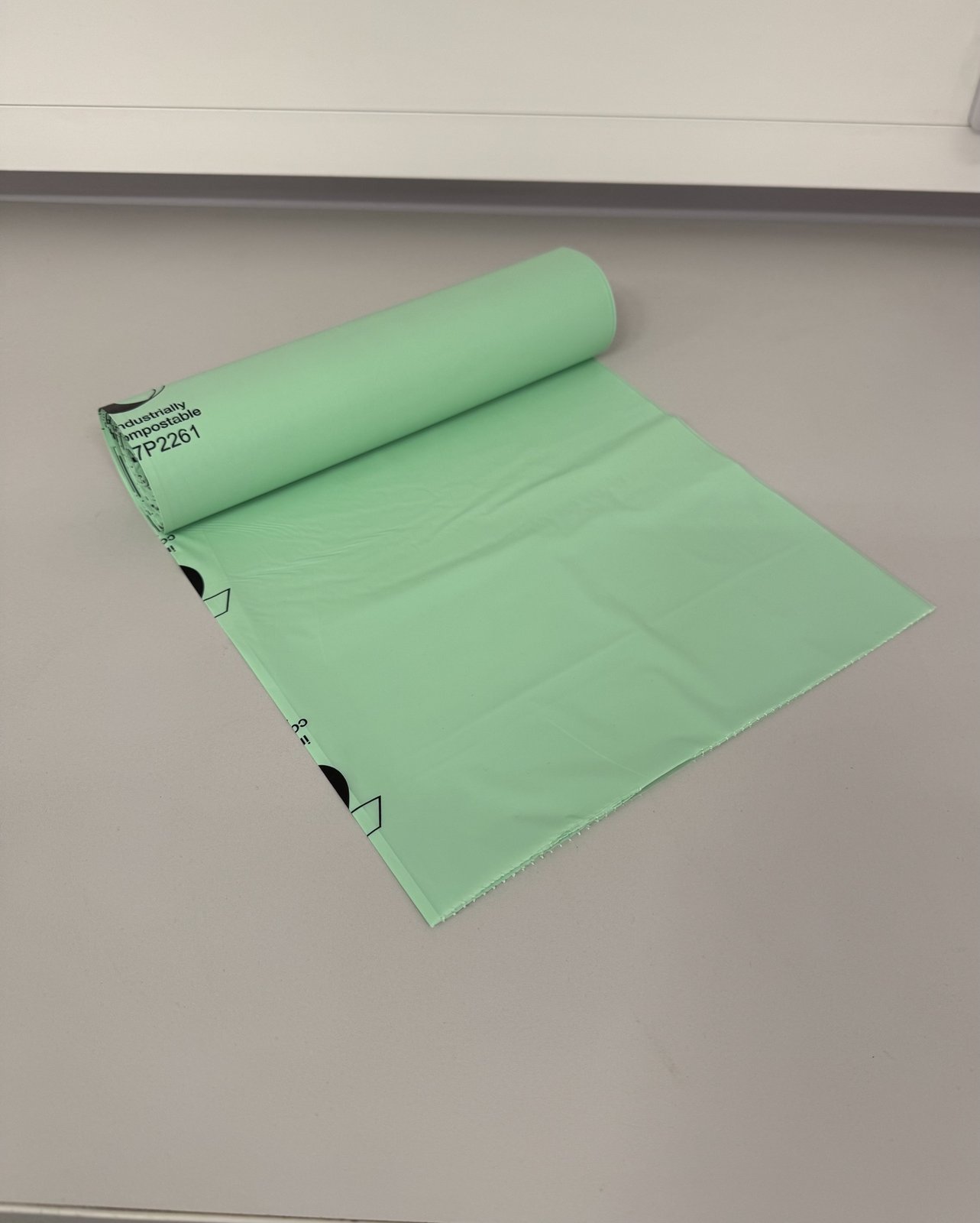 400x Cases of 220-Litre Compostable Bin Liners (15 Rolls) — photo 2