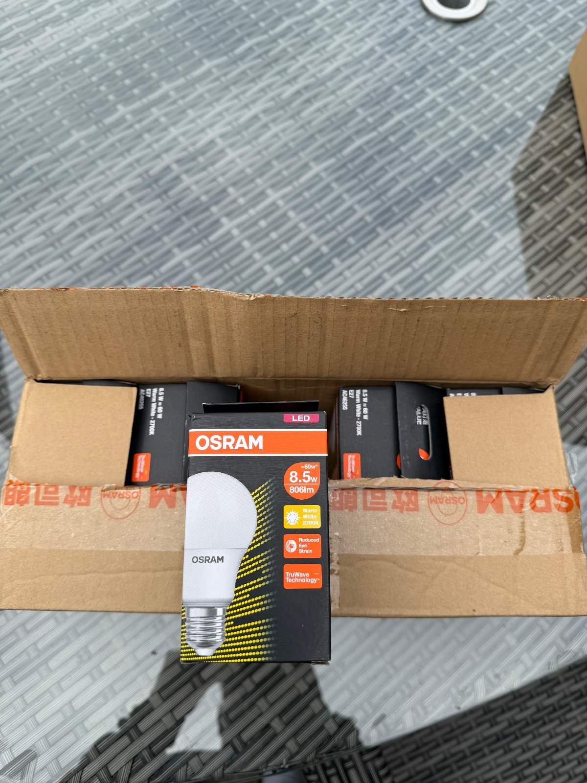Source photograph for 100x Osram LED lamps