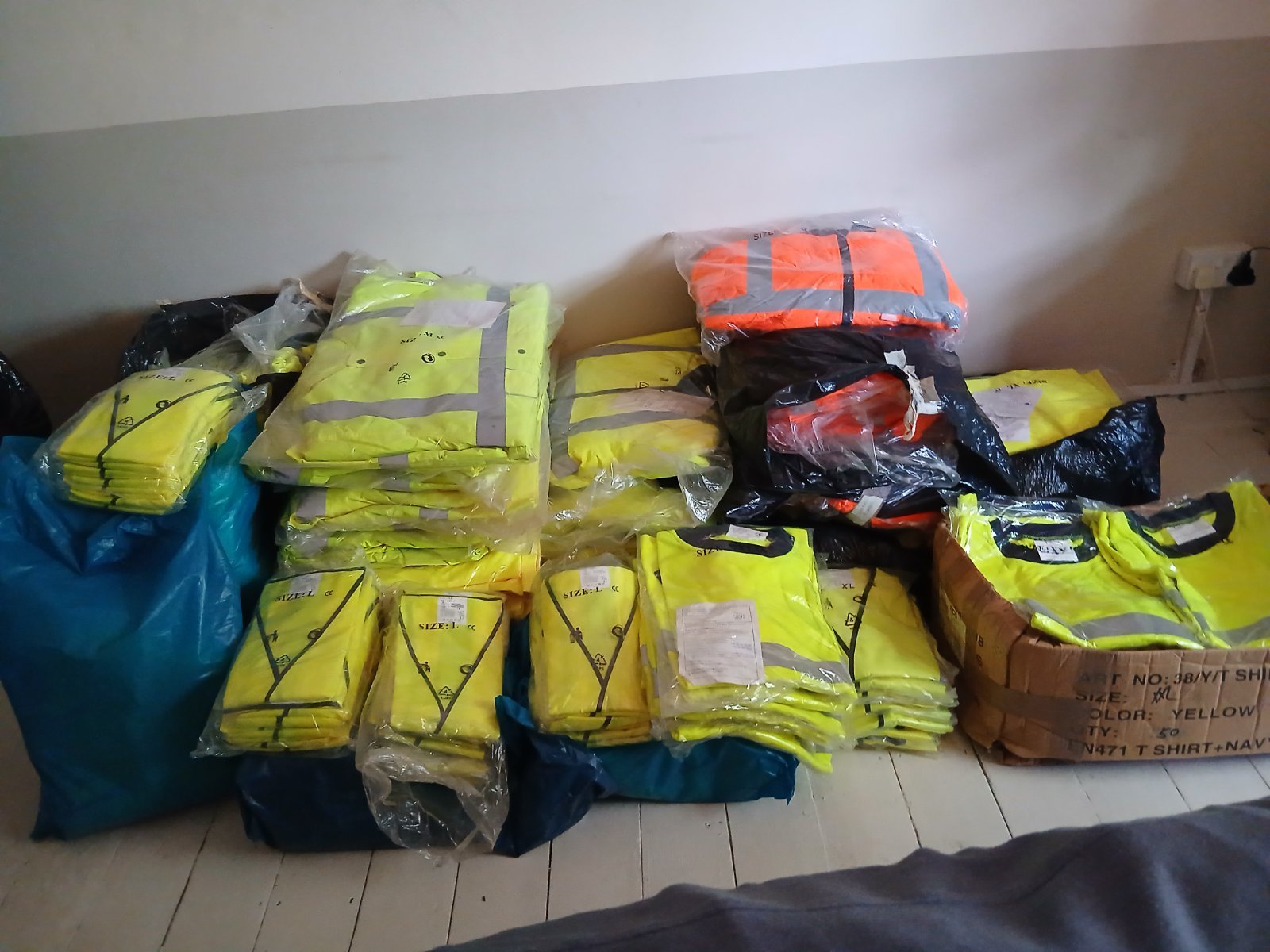 Source photograph for Joblot: 279x hi vis Jackets Vests T Shirts Trousers