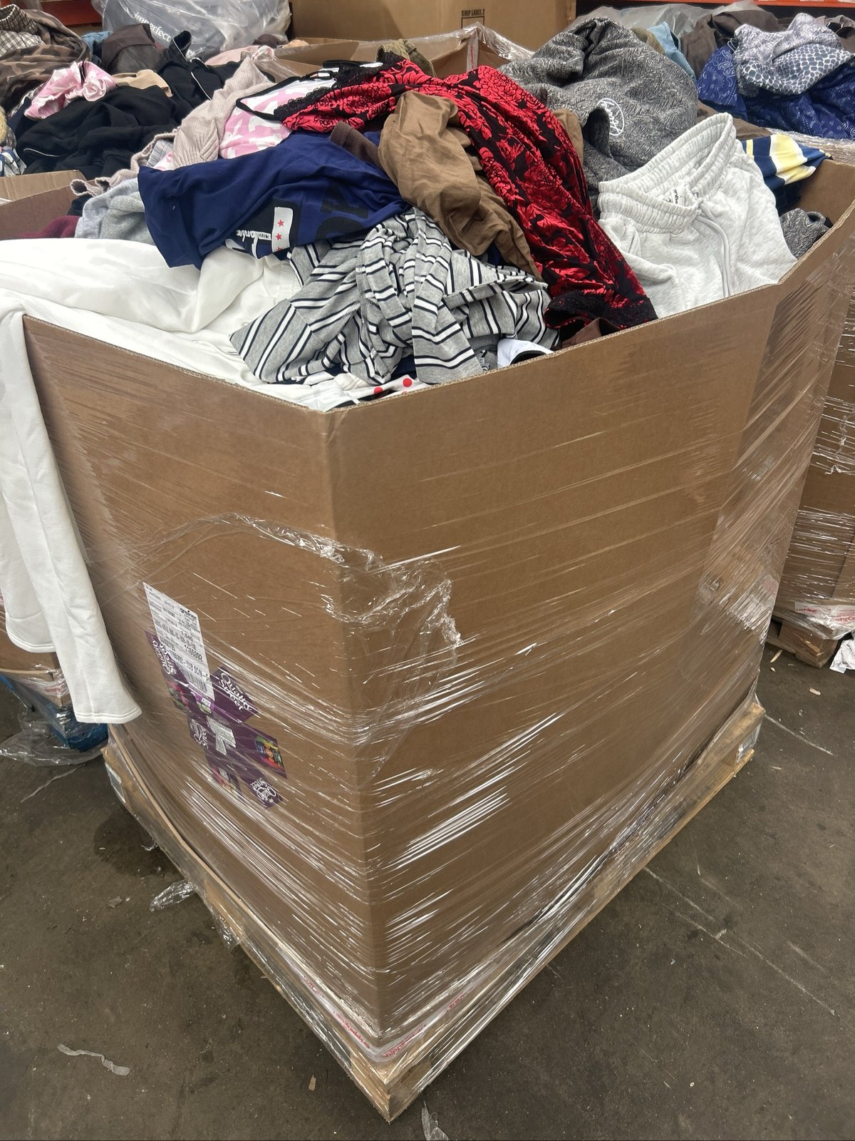 Giant Missguided Clothing Pallet - 1000s of Pieces